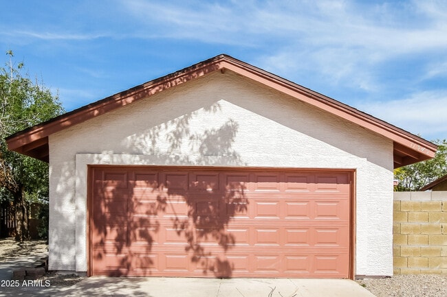 Building Photo - 11345 N 82nd Dr Rental