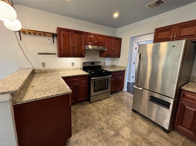 Photo - 1402 Mardell St