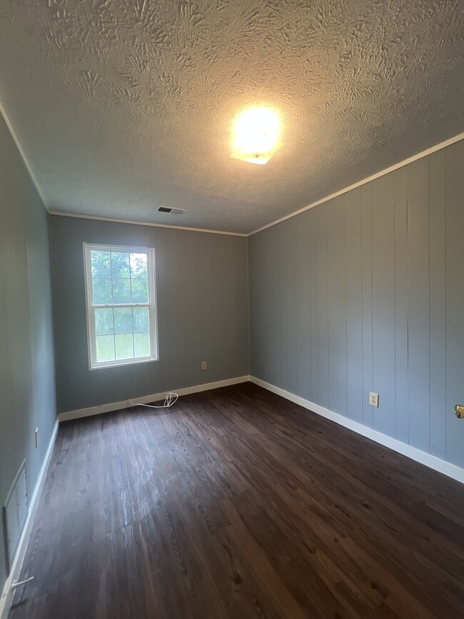 Photo - 656 Windrow Rd