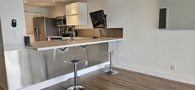 Photo - 9450 Poinciana Pl Unidad 103