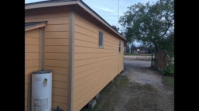 Photo - 413 N Live Oak St Unit 1/2