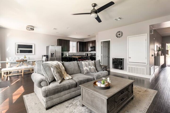 Living Room(2) - 5524 Nelson Oaks Dr