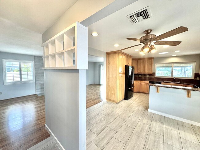 Photo - Beautiful 3bd/2ba HOUSE in Clairemont Mesa! 2-car Garage, AC, laundry, patio, VIEWS!