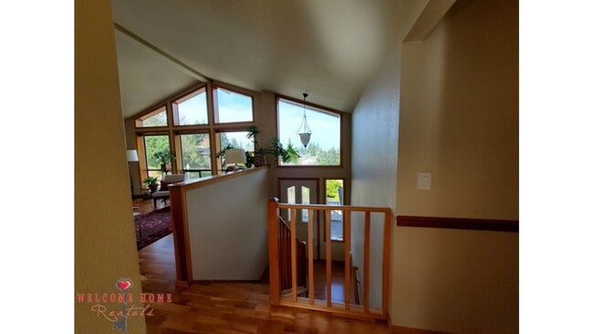 Photo - HUGE 5-BEDROOM home with separate BONUS ROOM for rent!!  Large fenced yard!!!