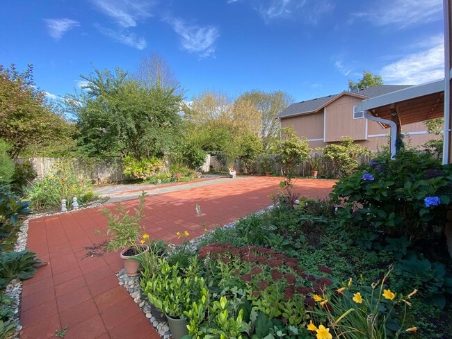 Photo - Clean 3 bed well-maintained home for rent