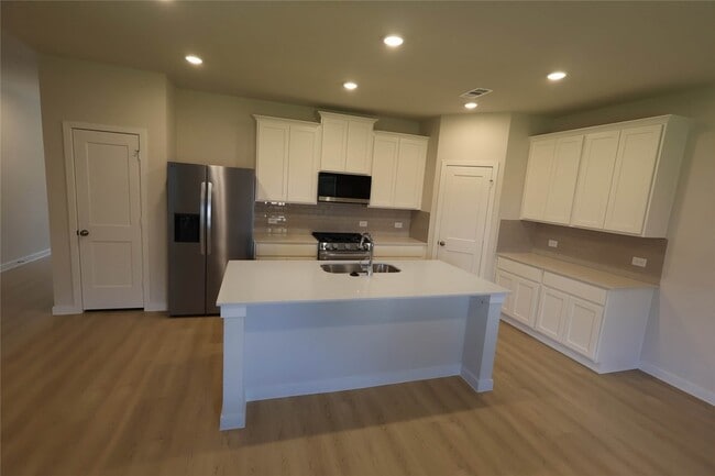 7739 Bergamot Cir