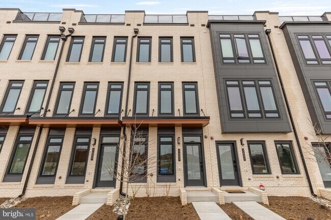 Photo - 2607 1st St NW