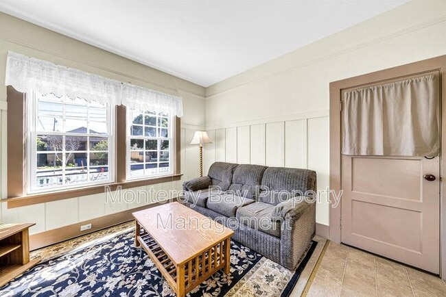 Building Photo - 1251 Fourth St Unit 1 Rental
