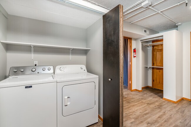 Photo - 433 West Grand Street