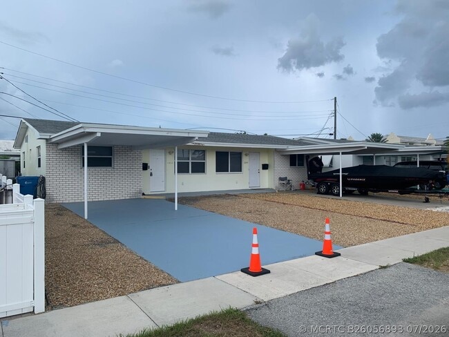 Building Photo - 1311 Alho Dr