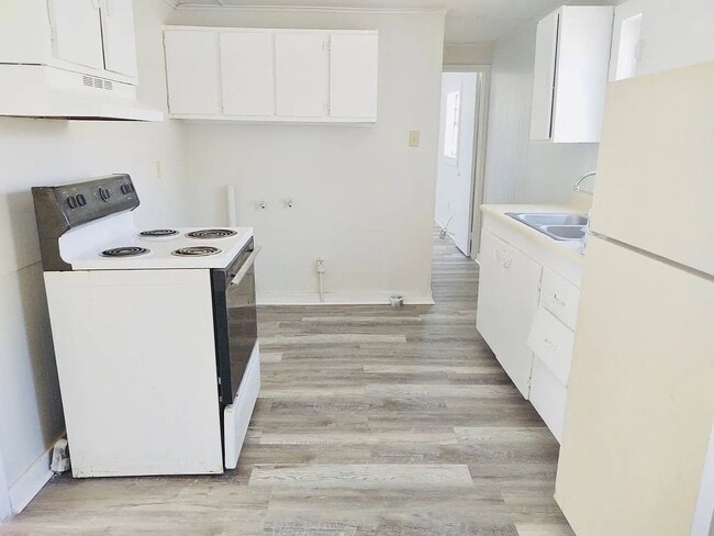 Photo - 402 Lamar St