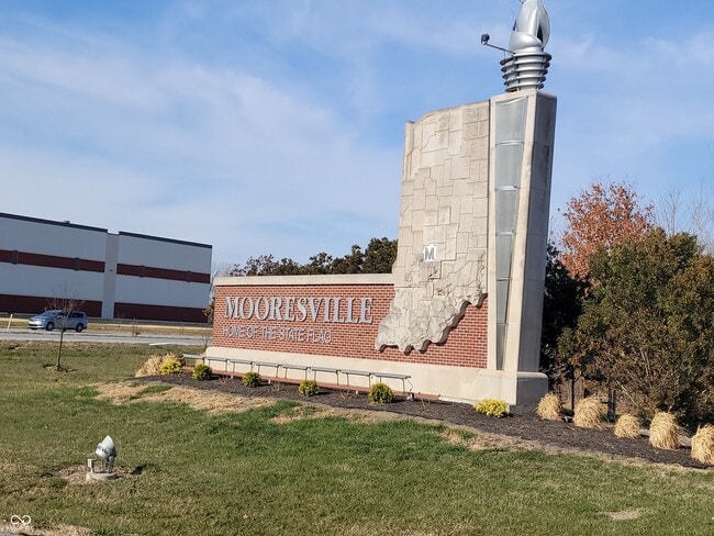 Photo - 132 E Center Dr