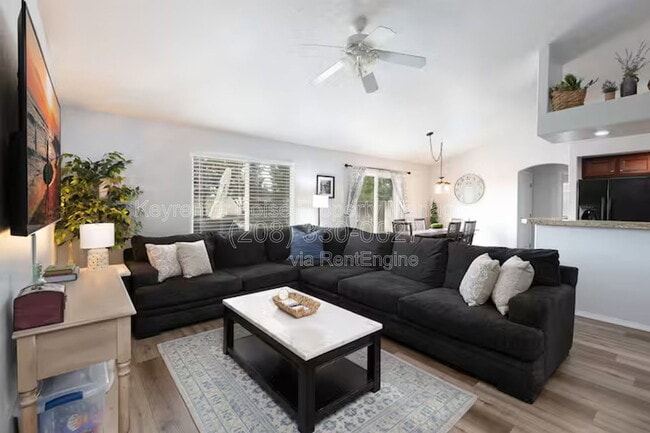 Photo - 879 N Traquair Pl