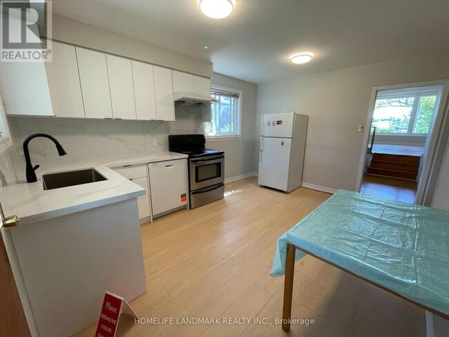 Photo - 1245 Shamir Crescent