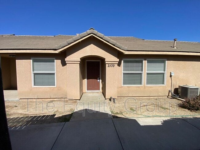 Building Photo - 2109 Bella Oaks Dr