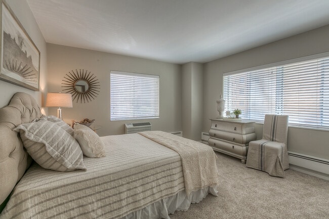 Photo - The Sunset Apartments