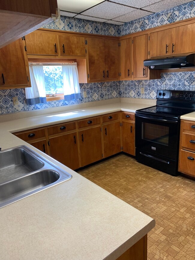 Photo - 111 Oak St Unidad College Housing 26-27