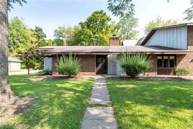 Building Photo - 37 S Cedar St