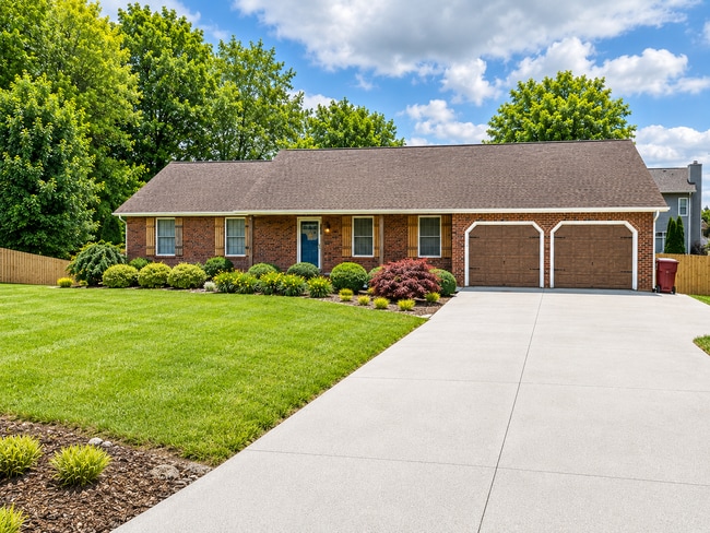 Building Photo - 3 bedroom one- level beauty in North Johnson City!