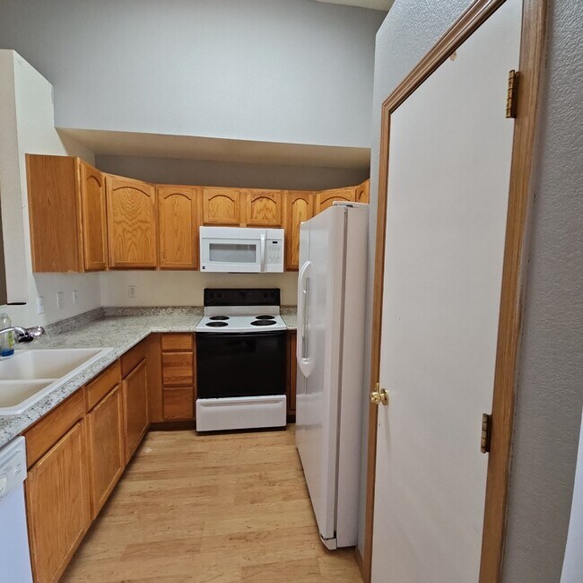 Photo - 3 bedroom 2 car garage - Middle Bay Way