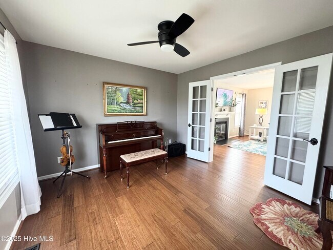 Photo - 309 Queenswood Blvd