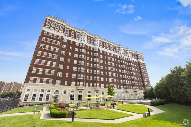 South Lawn-Pool - The Marott Apartments