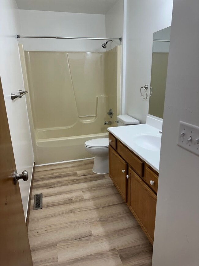 Photo - 999 Spring Crossing Dr Unidad 999-B