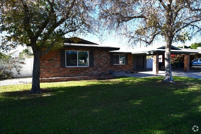 Building Photo - Mesa Gem with a large yard, storage and fr... Rental