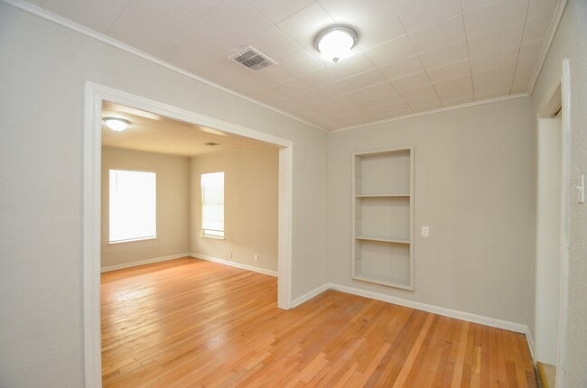 Photo - 217 Owens St