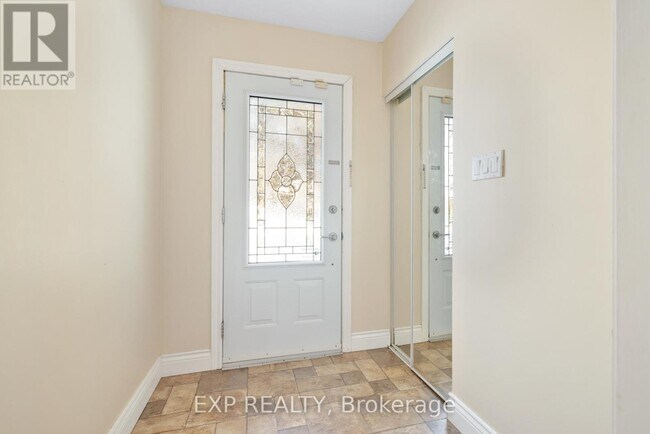 Photo - 888 Charleswood Ave