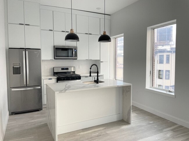 Building Photo - 108 Chelsea St Unit 3 Rental