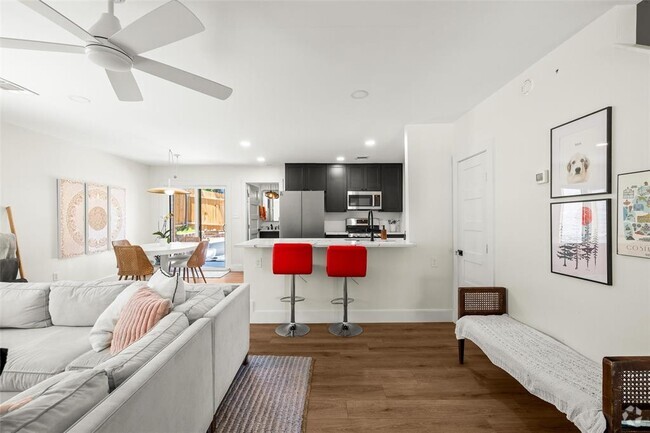 Building Photo - 3404 Dolphin Dr Rental