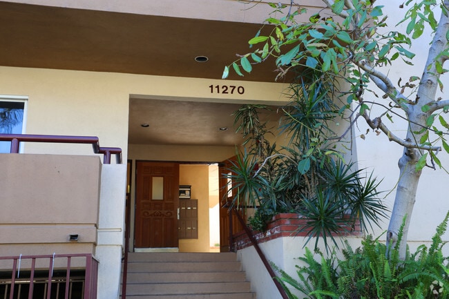 11270 Huston St