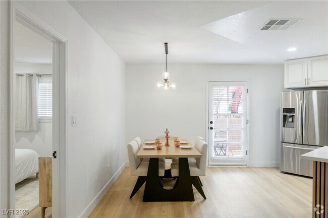 Building Photo - 4045 W Mardon Ave Rental