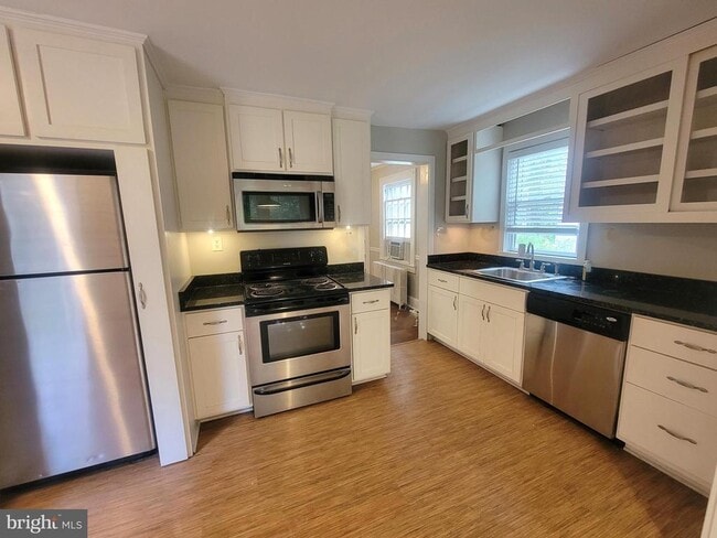 Photo - 905 Evergreen Ave