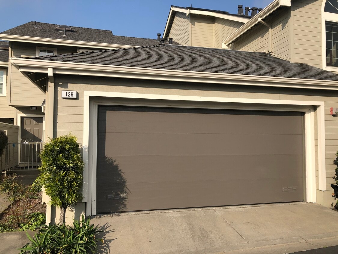 Garage - 126 Cityview Dr (Daly City, CA)