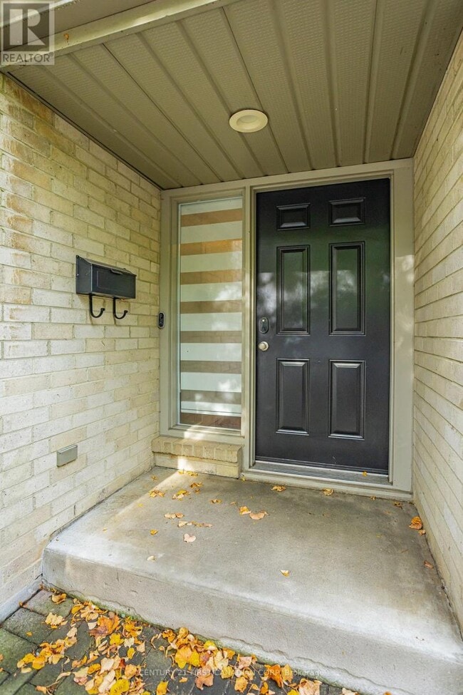 Photo - 1399 Commissioners Rd W