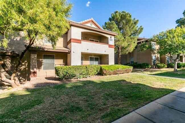 231 W Horizon Ridge Pkwy Condo Unit 125 - Condo for Rent in Henderson