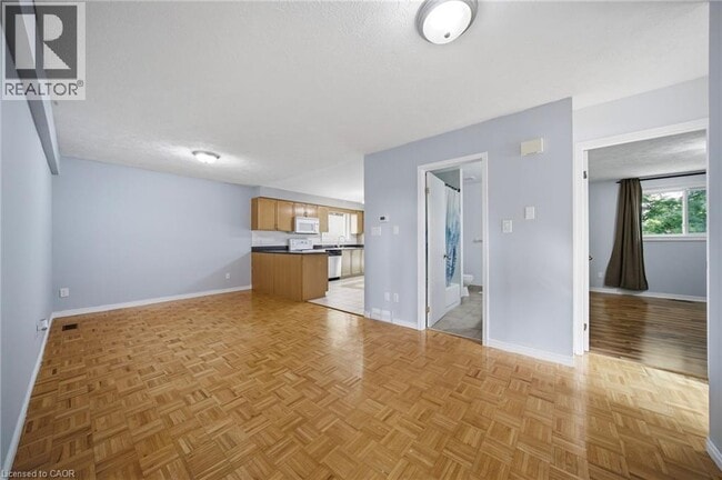 Photo - 146 Bankside Dr