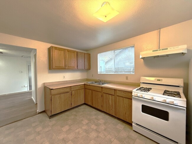 Photo - 612 W 2nd Ave