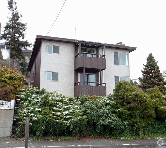 300 N 42nd St