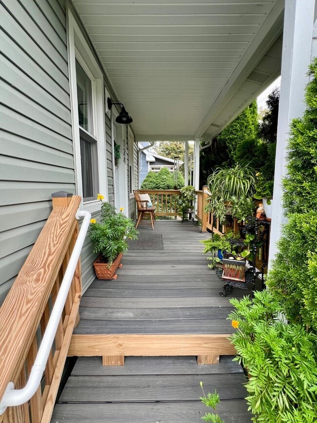 Photo - 124 W Franklin St