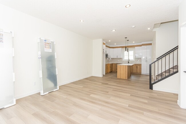 Photo - 15103-15196 96 Ave NW Unit 15105 Main