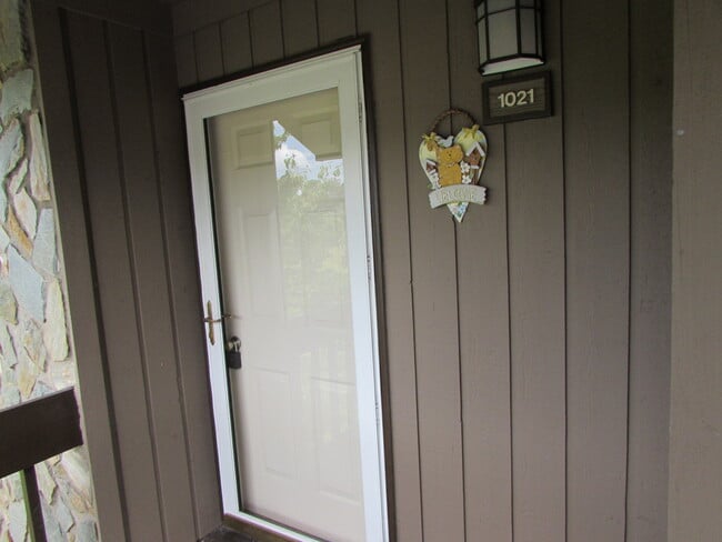 Photo - Charming 2 Bed/2 Bath Condo - Mallard Head Subdivision - Spacious Deck - Fireplace - Community Pool