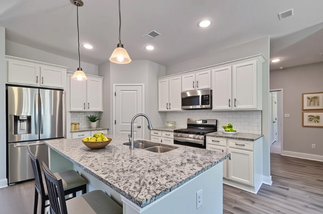 Photo - 692 Russell St