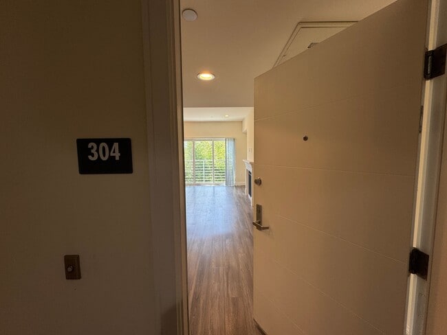 Photo - 14934 Burbank Blvd Unidad 304