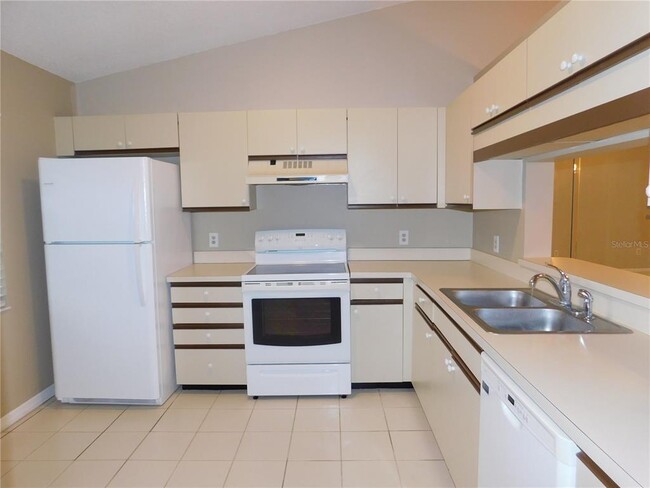 Photo - 2150 Elm St Unidad 606