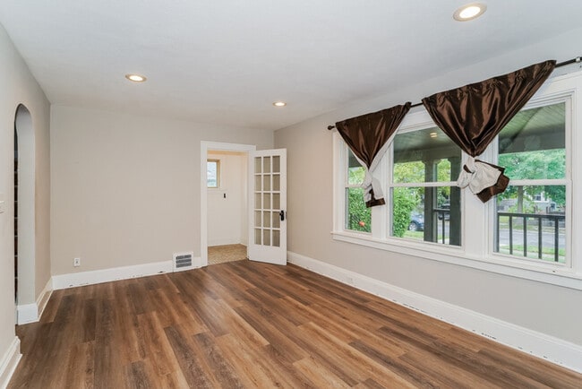 Photo - 3412 Kildare Rd