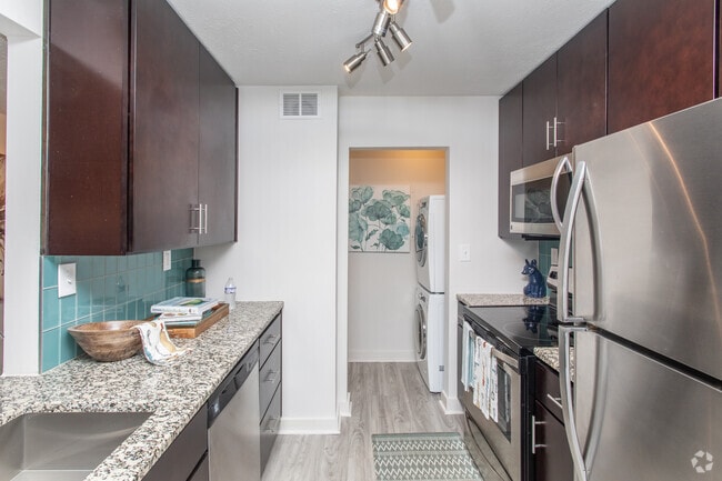 2BR, 2BA -1000SF