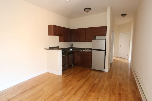 Photo - 824 W Cornelia Ave Unit 013